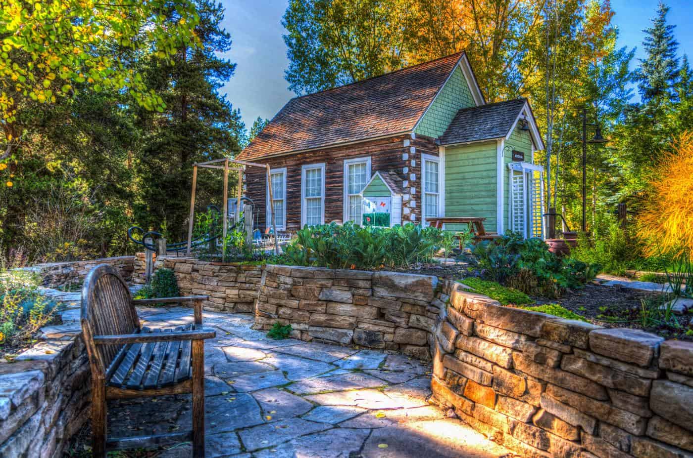 Rustic house - The Dynamic Plaque
