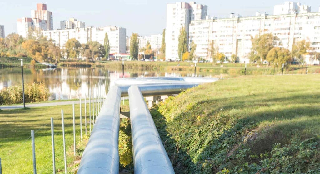 Lakeview Village to Be North America's First District Energy System to Use Sewage Effluent for Heating and Cooling 7 heating pipe