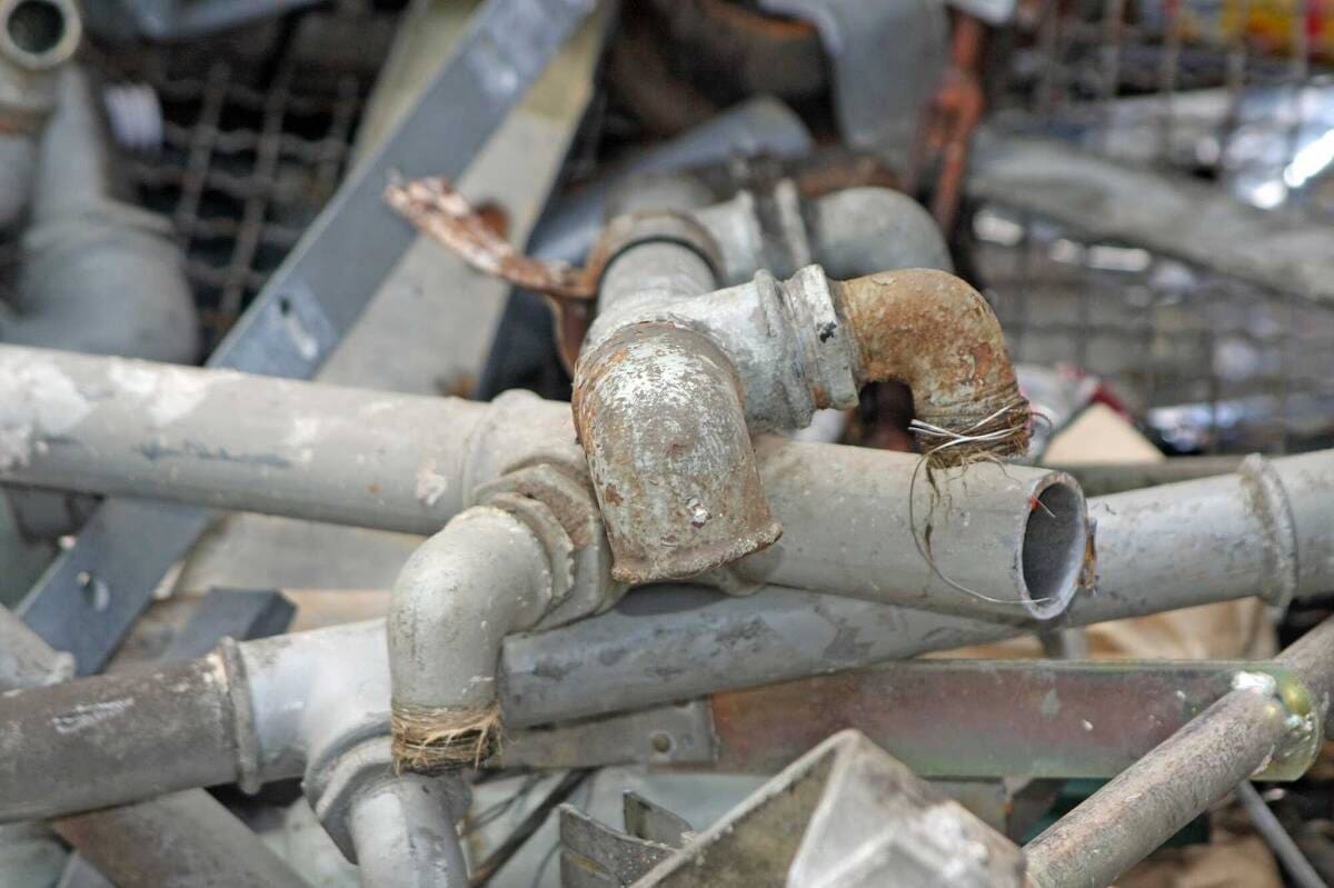 EPA Requiring All Lead Pipes Be Replaced in Ten Years 2 lead pipes replacement