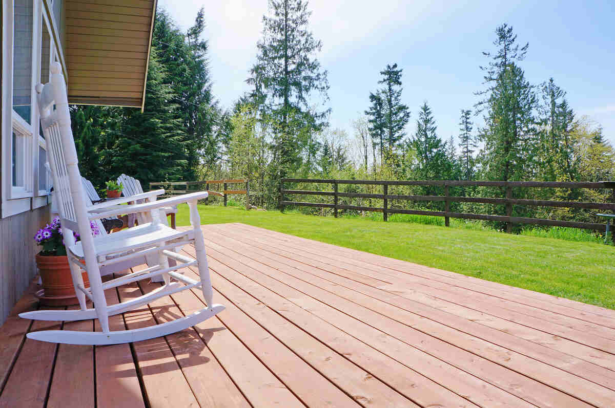 deck in backyard of house