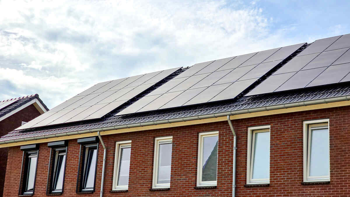 building image with solar PV