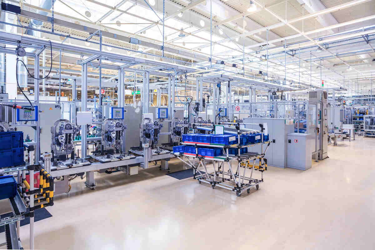 A Guide to Industrial Lighting and Fixtures 1 factory lighting