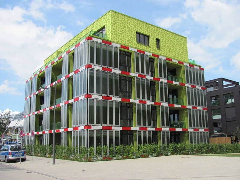 The BIQ Building: The world’s first full-scale bioreactive façade 155 The BIQ building in Hamburg, Germany - The BIQ building