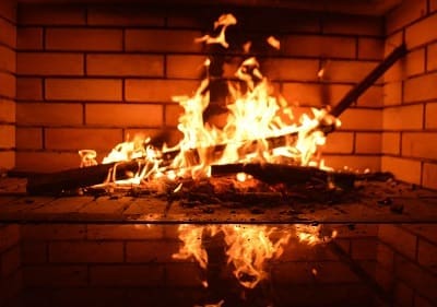 Fireplace - The 10 best ways to reduce your heating costs in 2019