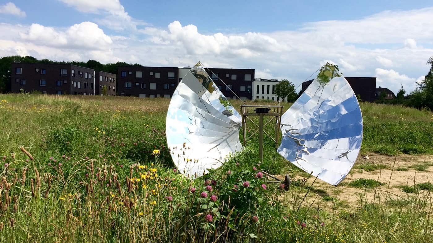 Outdoor solar cooker via Pixabay