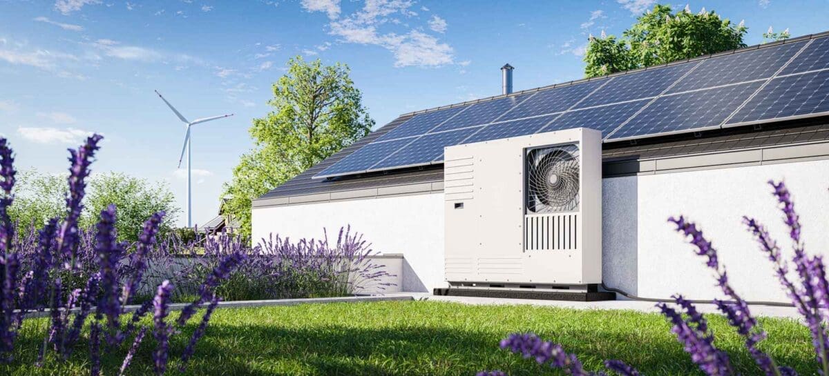 The Dynamic Duo: Heat Pump Combined with Solar Panels 2 Home with solar panels and heat pumps