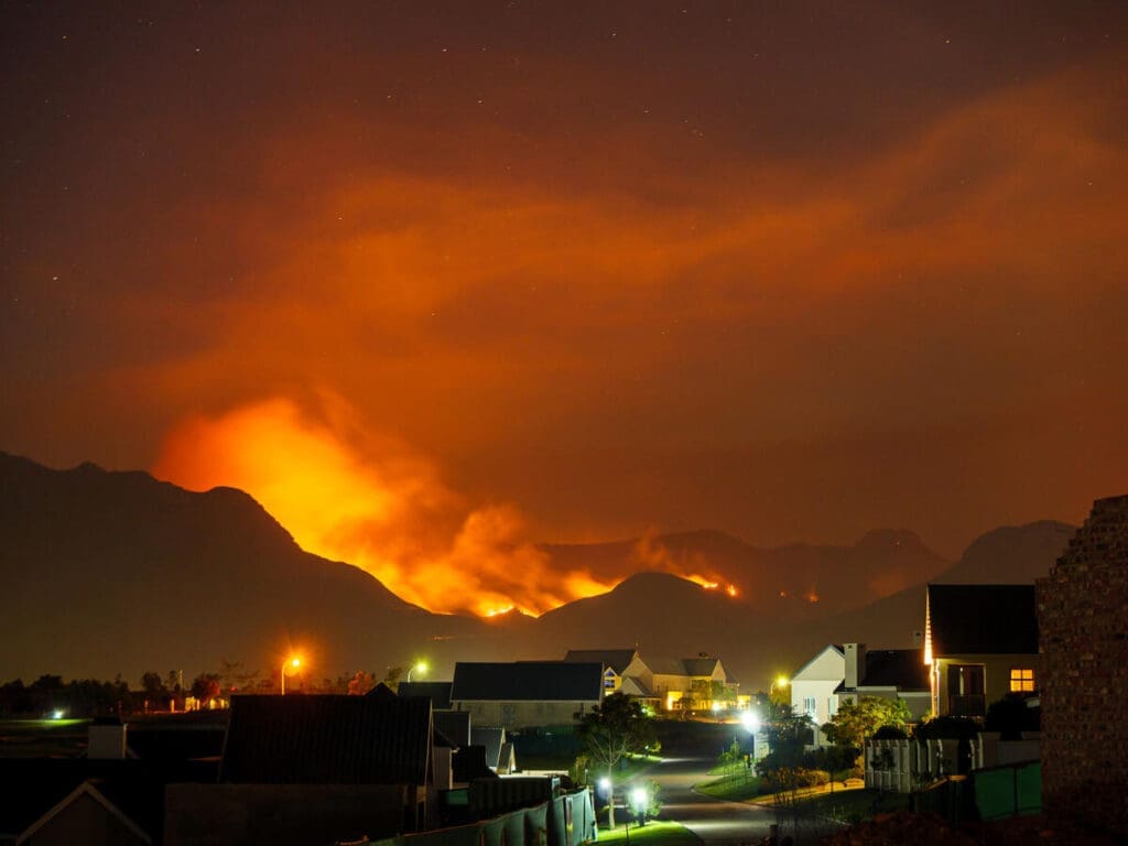 Building for Resilience: Fire-Resistant Alternative Wall Assemblies for a Changing Climate 5 Wildfire urban interface