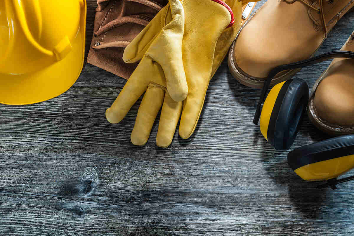 Essential Safety Gear for DIY Projects 2 construction worker safety gear